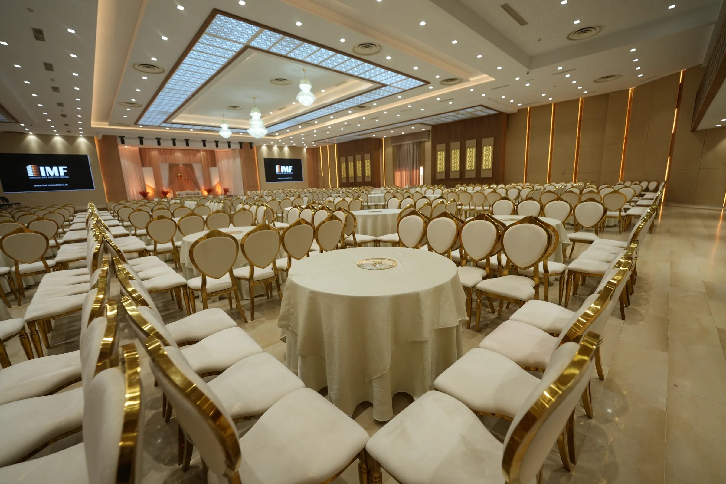 Salle de réception aménagée