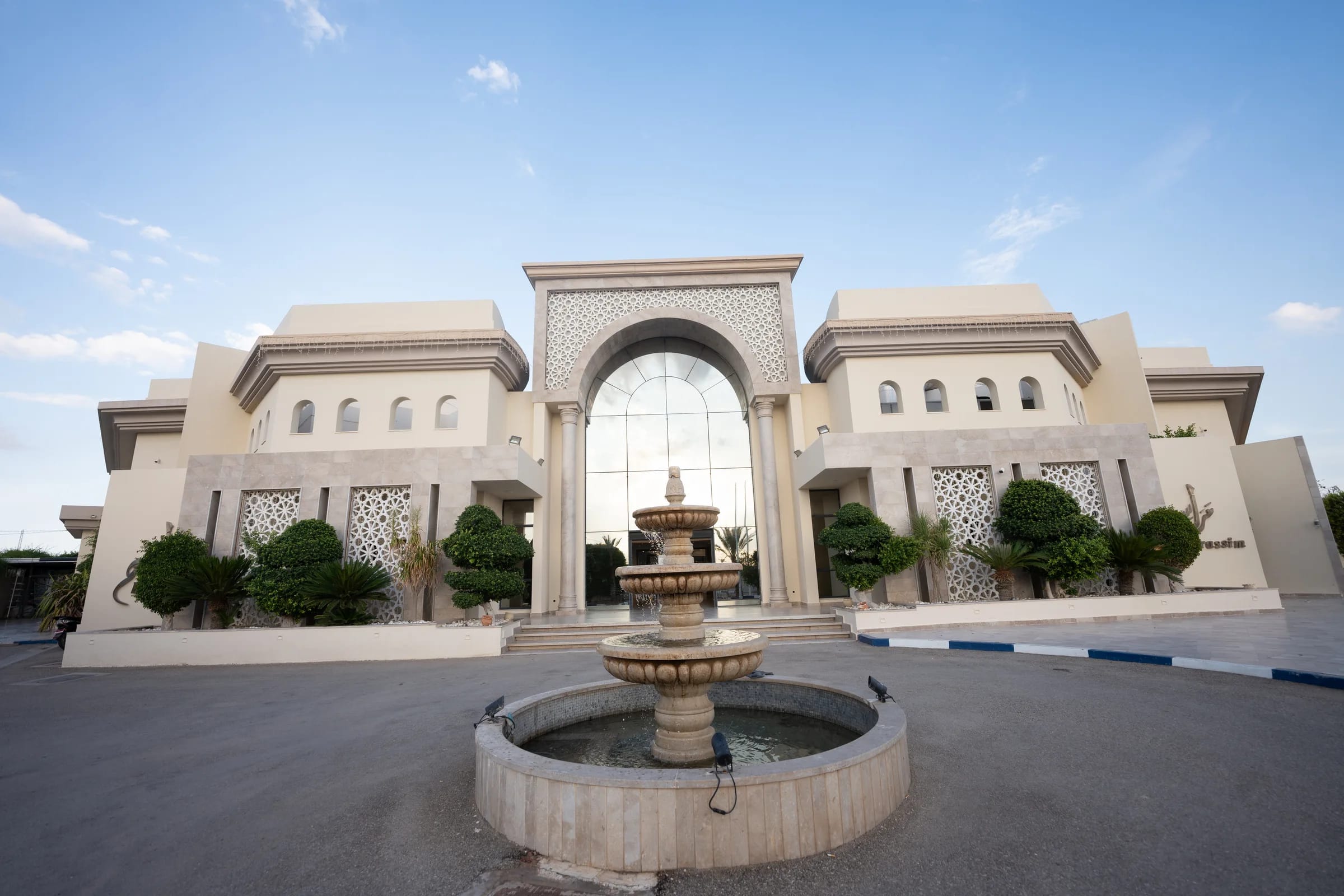 Façade et entrée du complexe
