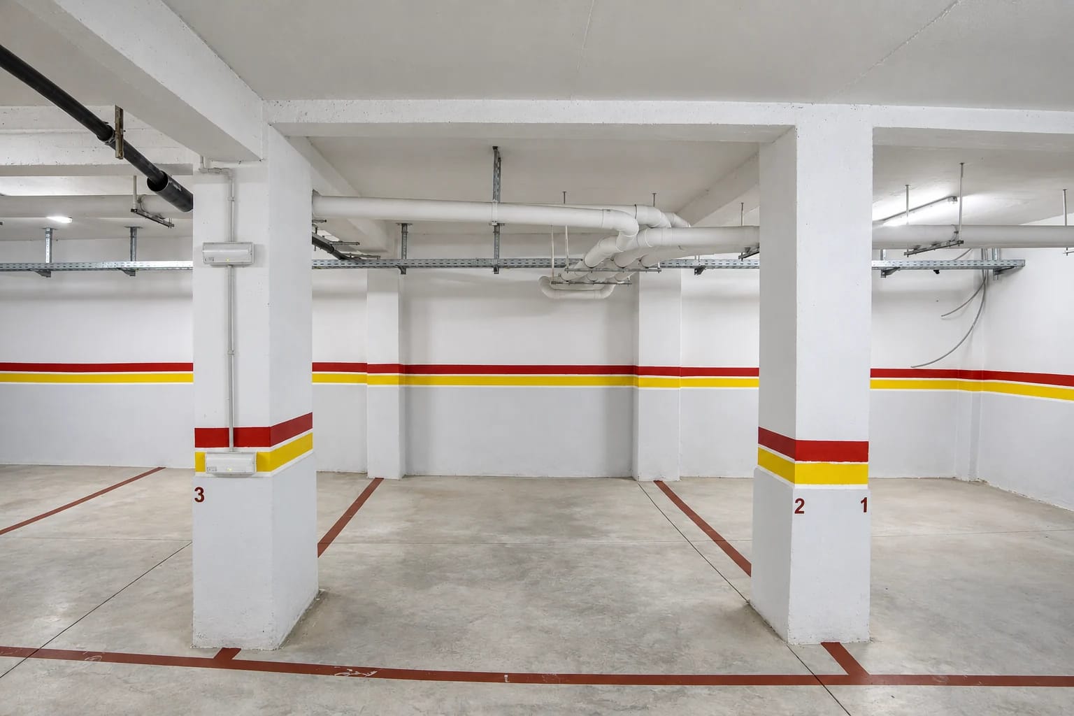 Parking sous-sol · Photo retouchée